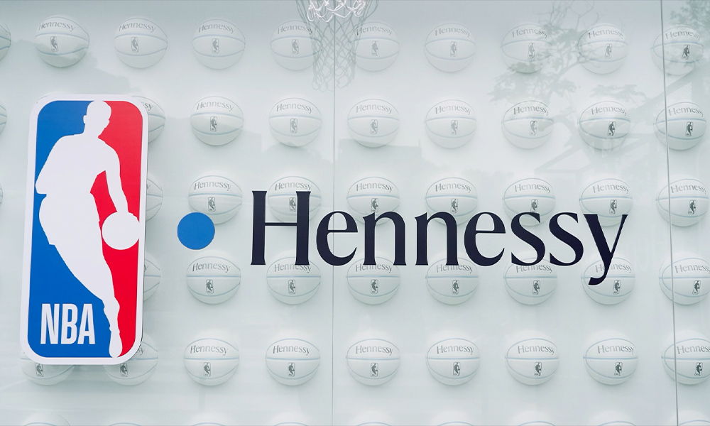 NBA × Hennessyのイベントロゴ