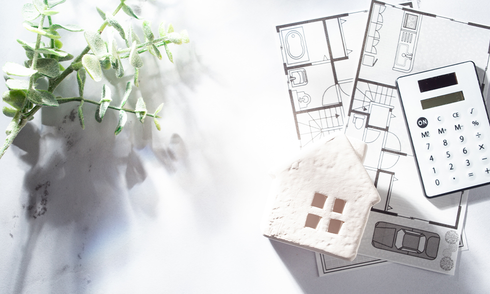 住宅の模型と間取り図のイメージ